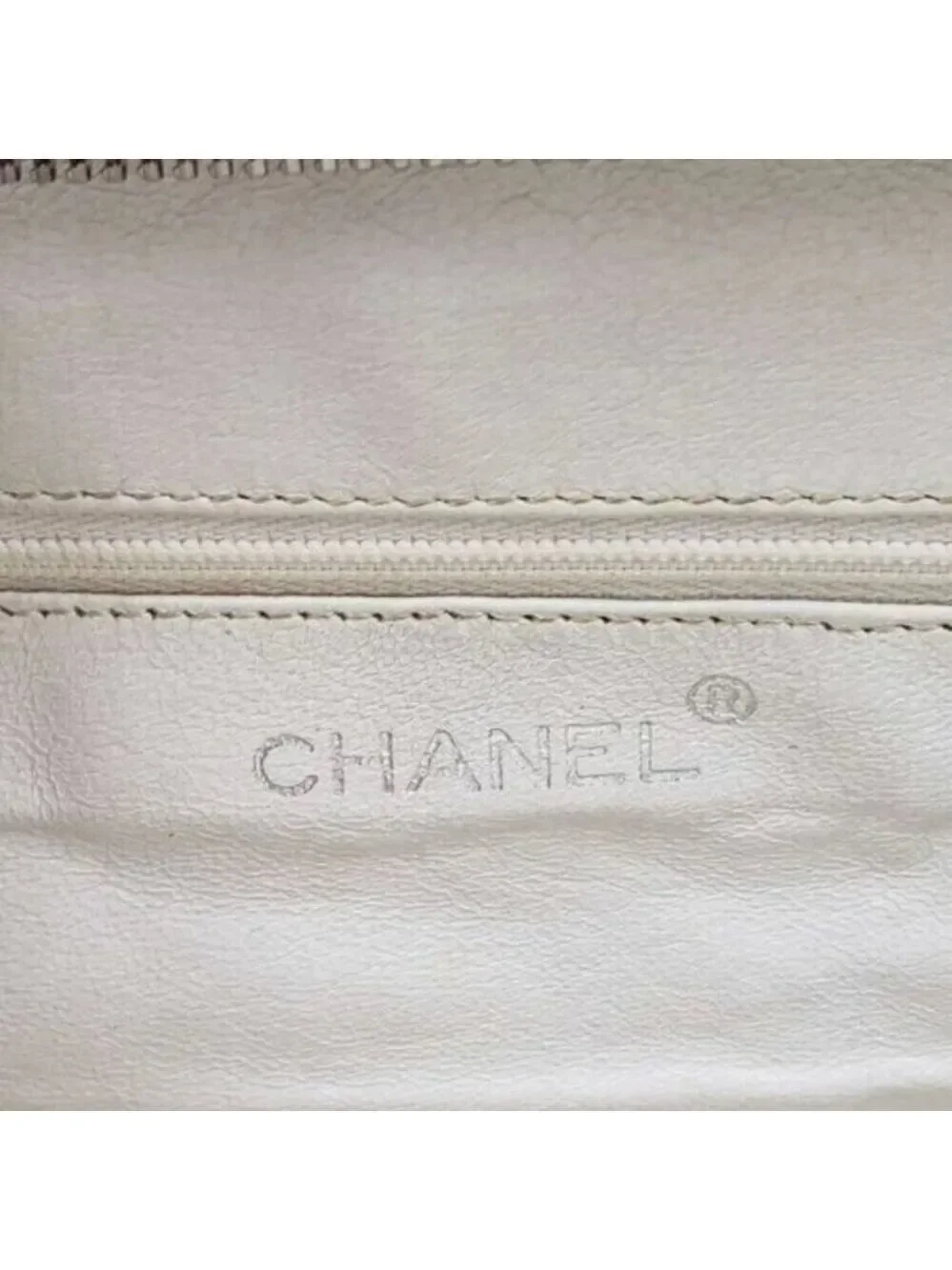 CHANEL Quilted Matelasse CC Logo Caviar Skin Chain Shoulder Bag 1600-082524